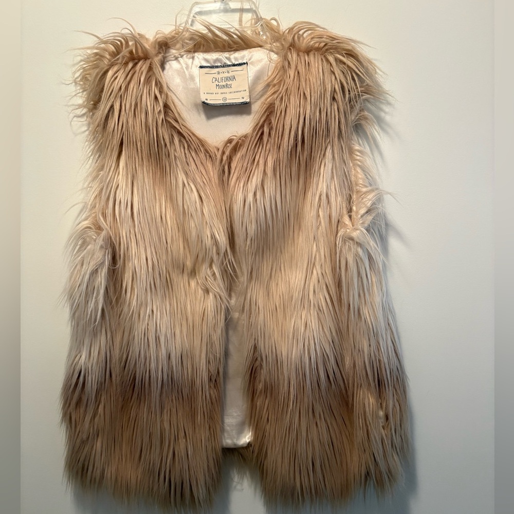 🍁SOLD🍁
Y2K 70’s Inspired Faux Fur Vest Balayage Festival Boho Scandi-Cool Hippie
